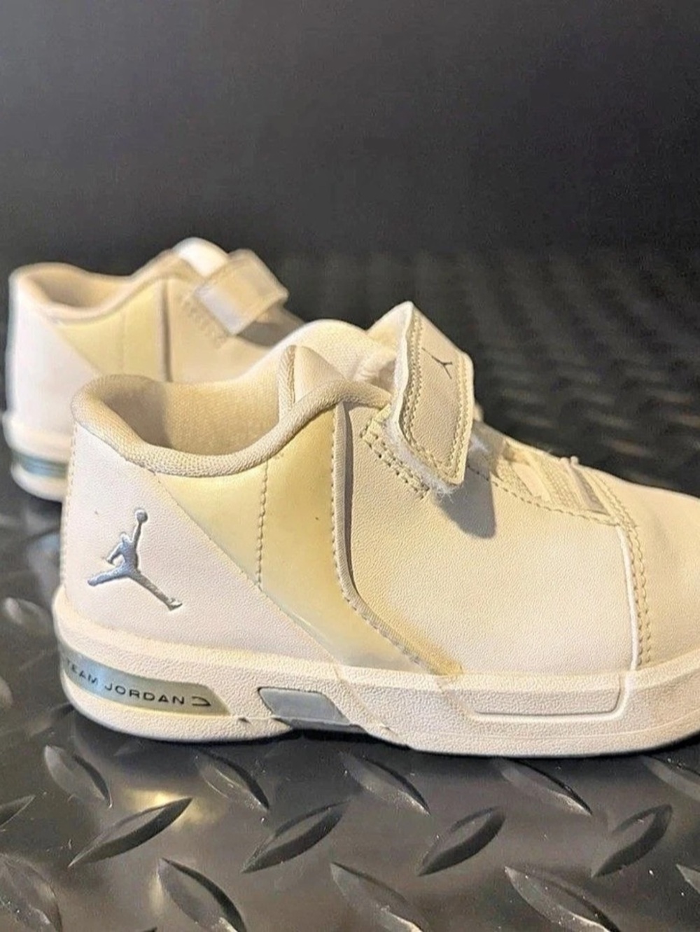 Jordan Team 3 Low (TD) ) Low Top Sneakers White & Silver US 7C